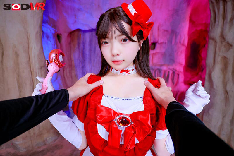 主観視点で赤い魔法少女衣装のゆなちゃんに迫るシーン。両側から手が伸びる構図